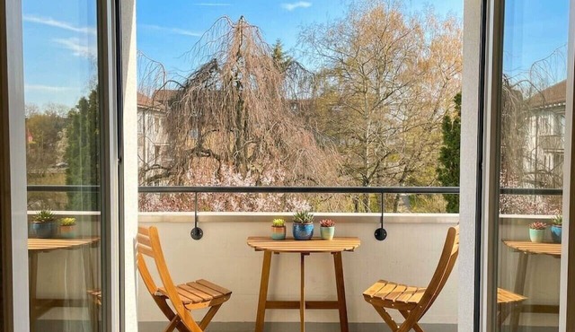 Riverfront Apt | Balcony | Zurich Airport | WiFi in Opfikon