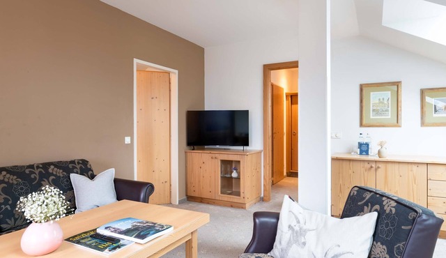 Romantik Hotel die Gersberg Alm mit Panorama über Salzburg und Outdoorpool ab Mai