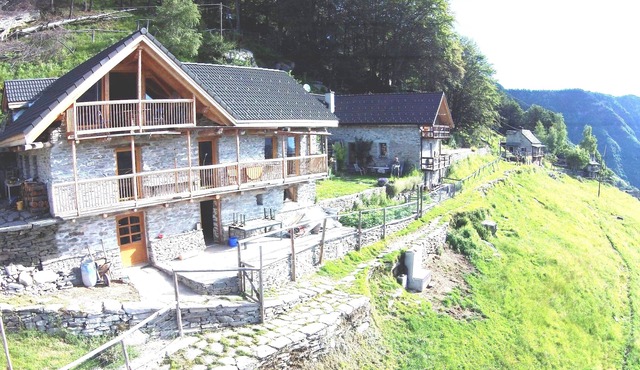 Seminar group house, 4 bedrooms, kitchen, group room, 3 showers, 3 toilets in Spruga