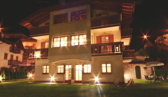 Single villa in a privileged position overlooking the lake and the Brenta Dolomites * in Molveno