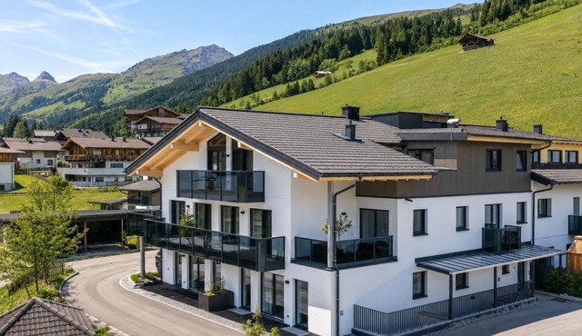 Ski-in, ski-out in Alpine style and sauna in Hinterglemm