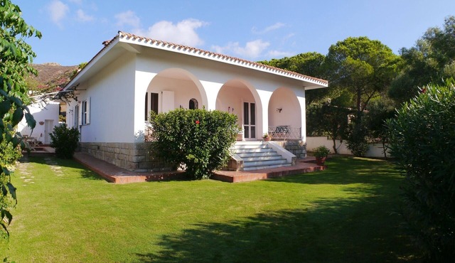Sleeps 10 100 mt from Perdalonga beach. Wifi in Teulada