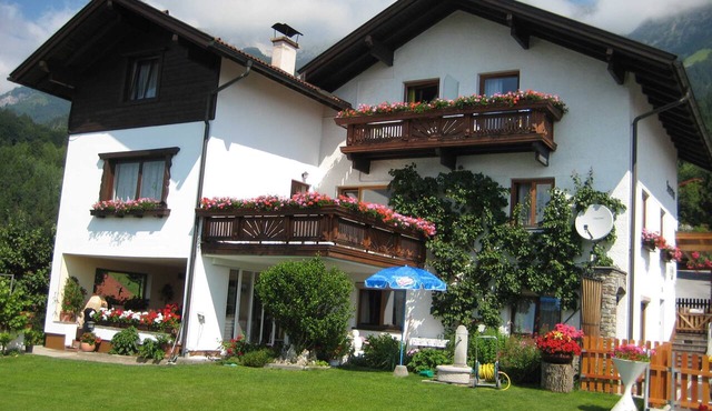 Sonnenheim Guesthouse - Double Room with Shower and Toilet 2