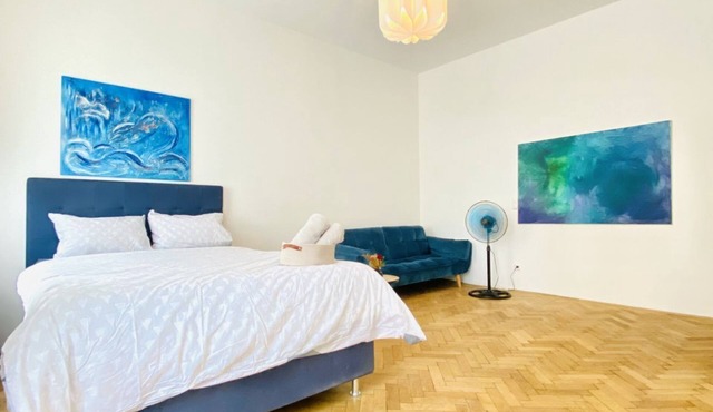 Spacious 2BR Apt, Up to 6P, 4-Min to Stadthalle