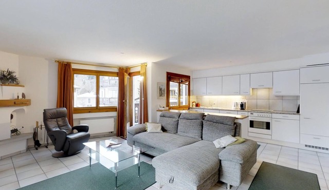 Spacious 3½-room apartment on the second floor, ca. in Silvaplana