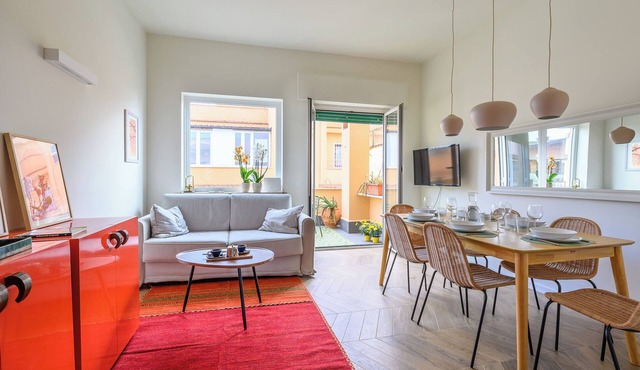 Spacious bright and cozy penthouse with terrace close to metro station in Roma