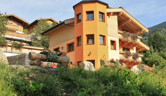 Spacious Holiday Home in Saalbach Hinterglemm near Ski Area
