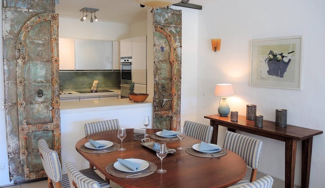 Spacious, modern apartment in a quiet location, indoor pool, sauna, near beach in Ascona