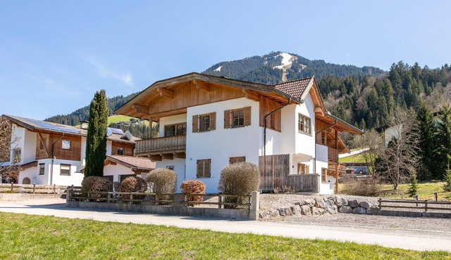 Spacious stay near the ski lift in Westendorf
