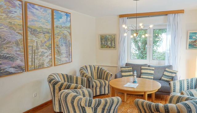 Spacious vacation home with garden, terrace and family-friendly furnishings in Garding