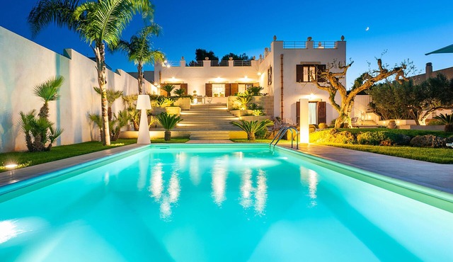 Splendid villa with pool and private wellness area. Non far from the sea in Misiliscemi