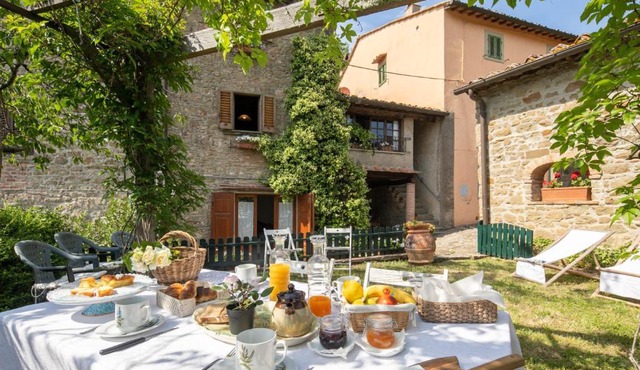 Stone built farmhouse Antica Torre by VacaVilla in Lamole