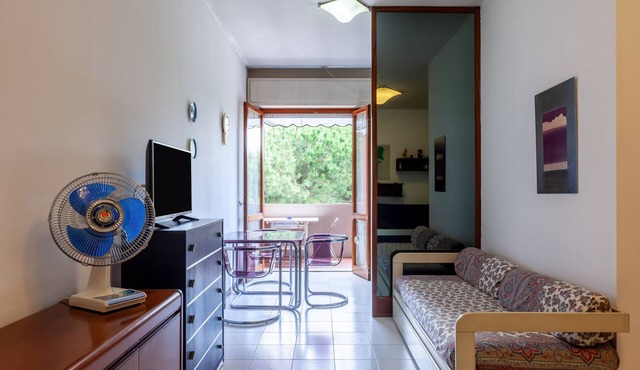Studio Apartment 'Casa Vacanza Al Mare' with Balcony in Carrara