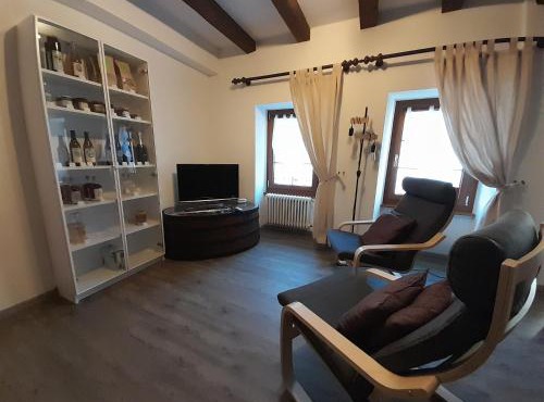 Studio chez un vigneron au village au 2ème étage sans ascenseur in Villeneuve