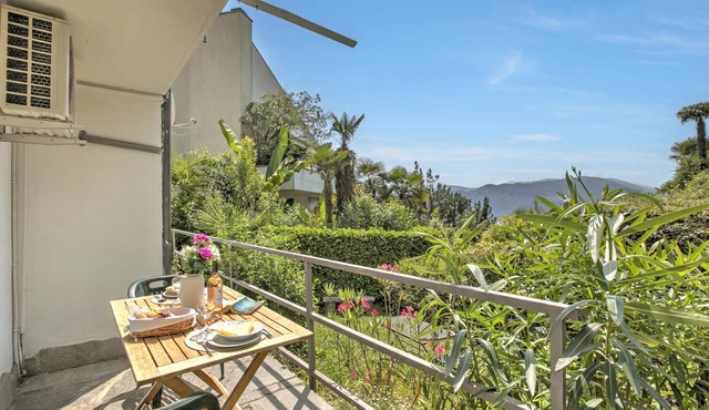 Studio w/Panoramic view, Shared Pool, Garden & Terrace, Agno, Switzerland in Agno