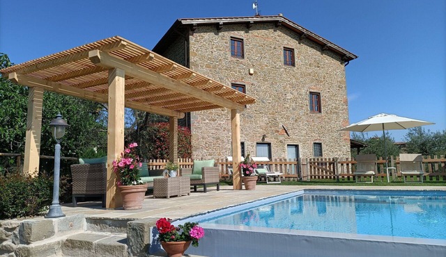 Stunning private villa for 10 people with private pool, WIFI, A/C, TV, veranda and panoramic view in Montegonzi