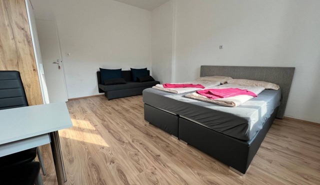 Stylish private room in shared Apt. Near St. Marx in Wien
