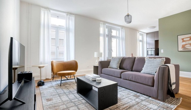 Sunlit Gundeldingen 3 Room w/Storage, nr Basel Main Stn, by Blueground in Basel