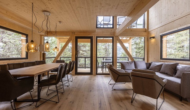Superior Chalet # 17 with Sauna & Hot Tub