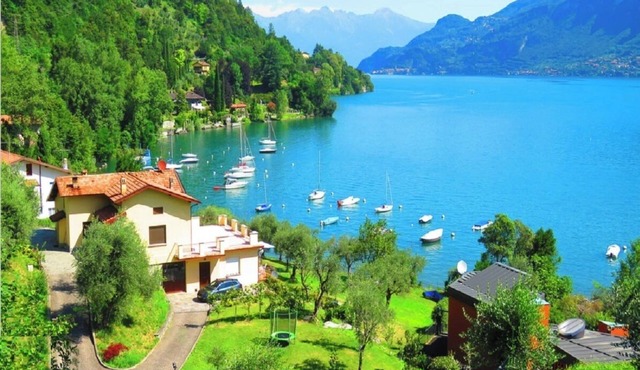Surrounded by nature on the beach of Bellagio - a Lake Como retreat in Limonta