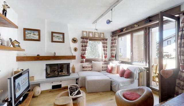 Tastefully renovated 3-room apartment on the first floor, approx. in Sils/Segl Maria