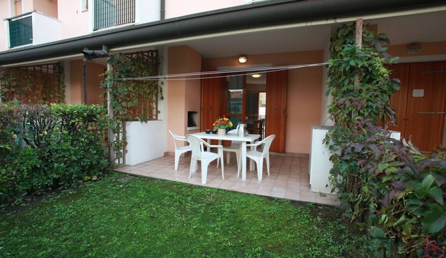 Terraced house with garden and porch in Rosolina Mare