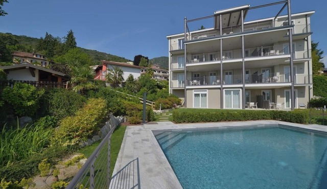 The View-Rainbow:design lake view apartment in Baveno