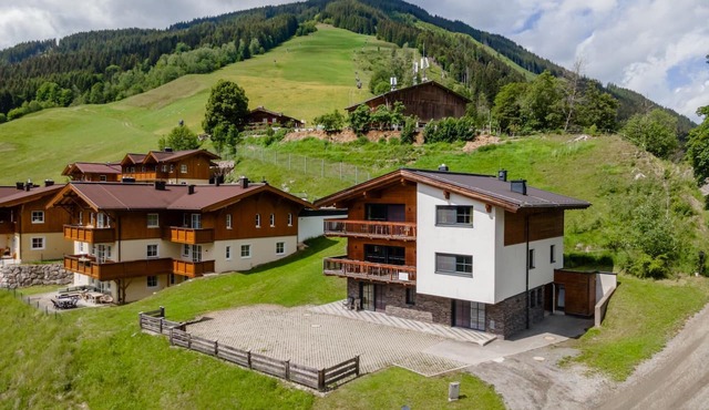Top chalet near the slopes and lift in Saalbach