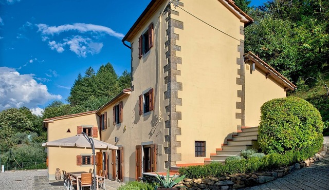 Tranquil architect-restored Tuscan villa with infinity pool and panoramic views in Pescia