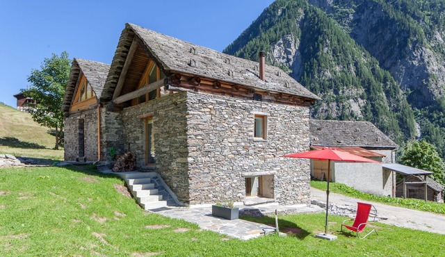 Typical, renovated rustico in a quiet and sunny location surrounded by meadows in Campo Vallemaggia
