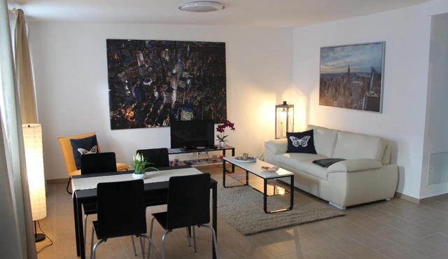 Urban-Style Apartment STADTHALLE WIEN in Vienna