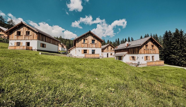 Urlaub in den Bergen - Wanderwege und Pisten Direkt vor der Chalet-türe