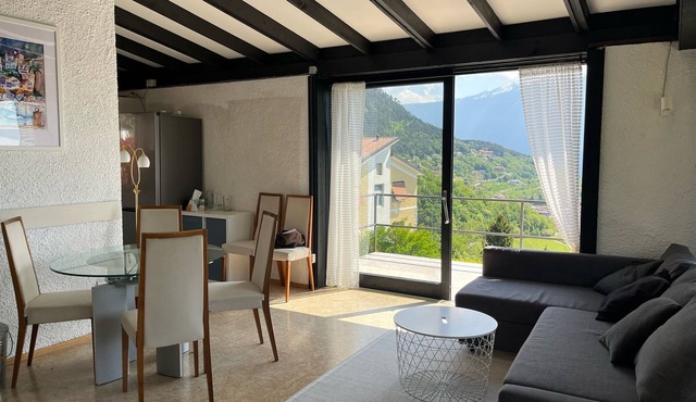 Vacation bungalow with a wonderful view of Lake Garda and Monte Baldo in Tignale