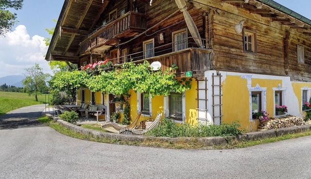 Vacation Home for 9 Guests, 200 m², with Balcony and Wi-Fi