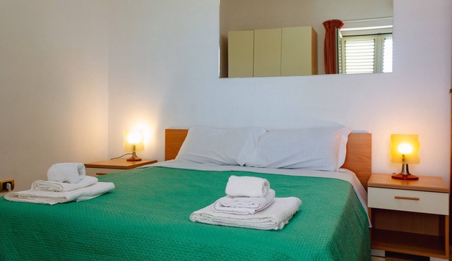 Vbeb Macrame Rooms Agrigento 'Double Room with External Bathroom' with Balcony, Wi-Fi and Air Conditioning in Villaggio Mosè