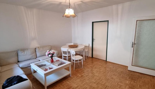Vienna Apartment in Fischamend 2 Bedrooms - 3 Beds, Airport nearby