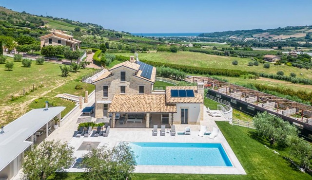 Villa Amore di Ada - Modern Design Villa - AirCo, Private Pool & Near The Beach in Monterubbiano