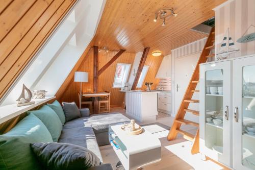 "Villa Anker" Dachgeschoss - links in Fehmarn