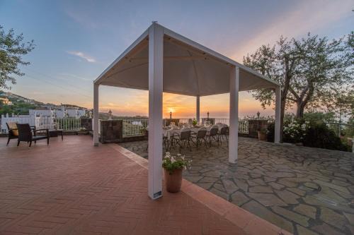 Villa Carolina Sorrento Private Heated Pool and Sea View in Sorrento
