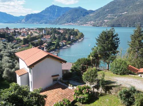 Villa Charme - Panoramic garden and lake view in Dervio