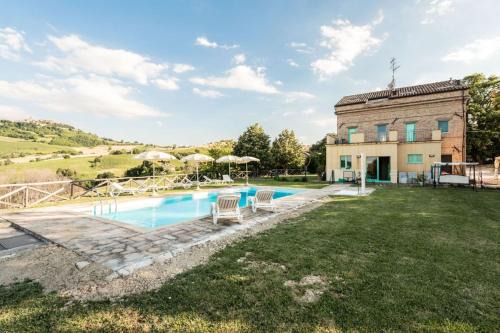 Villa Checco by MMega in Montedinove