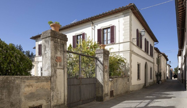Villa Cicogna Private Villa - sleeps 10 guests in 5 bedrooms in Cicogna