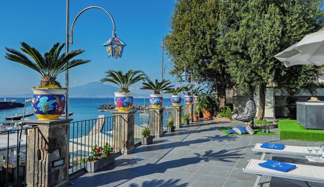 Villa de Luca - terrace with jacuzzi by the sea in VICO EQUENSE