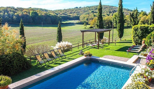 Villa Ebe: An elegant and welcoming two-story villa in the characteristic style of the Tuscan countryside, with Free WI-FI. in Sovicille