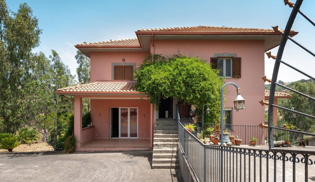 Villa "Filippa" with Mountain View, Private Terrace & Private Garden in Nicosia