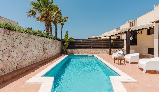 Villa 'Il Canto delle Onde' with Pool, Sea View, Wi-Fi and Air Conditioning in Campobello di Mazara
