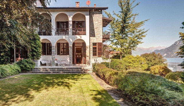 Villa 'Il Cigno Lakeside' with Lake View, Private Terrace and Wi-Fi in Oliveto Lario