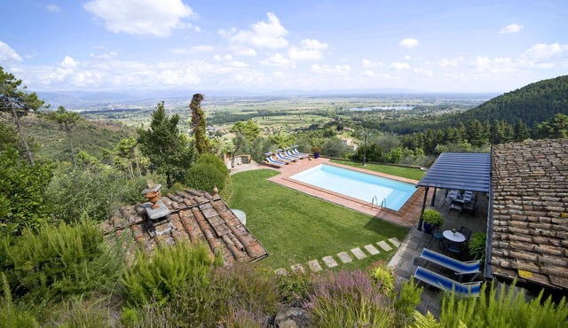 Villa in Colle Di Compito with 3 bedrooms sleeps 8 in Colle Di Compito