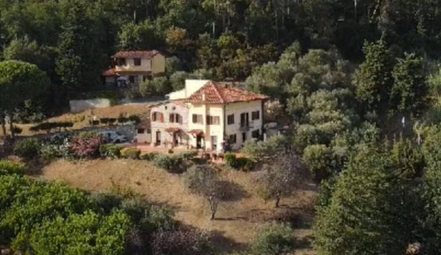 VILLA LE QUERCE, earthly paradise in the hills of Versilia in Corsanico