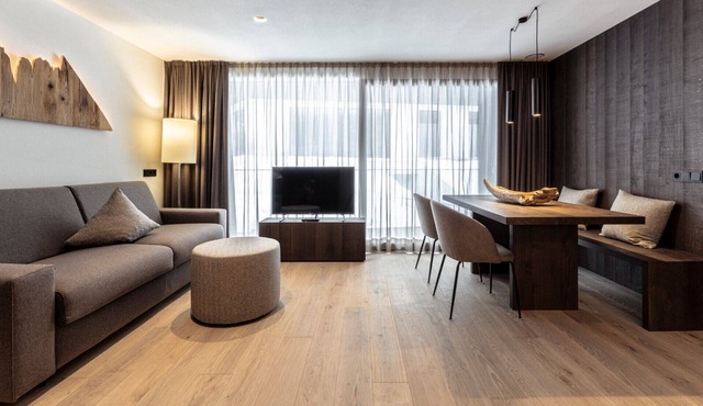 'Villa Margareth Apartment Nives' with Balcony, Mountain View & Wi-Fi in Wolkenstein
